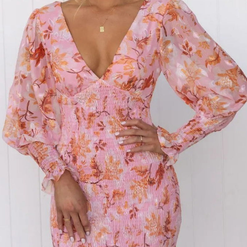 Elegantes Damenkleid mit langen Ärmeln, V-Ausschnitt und Rüschen