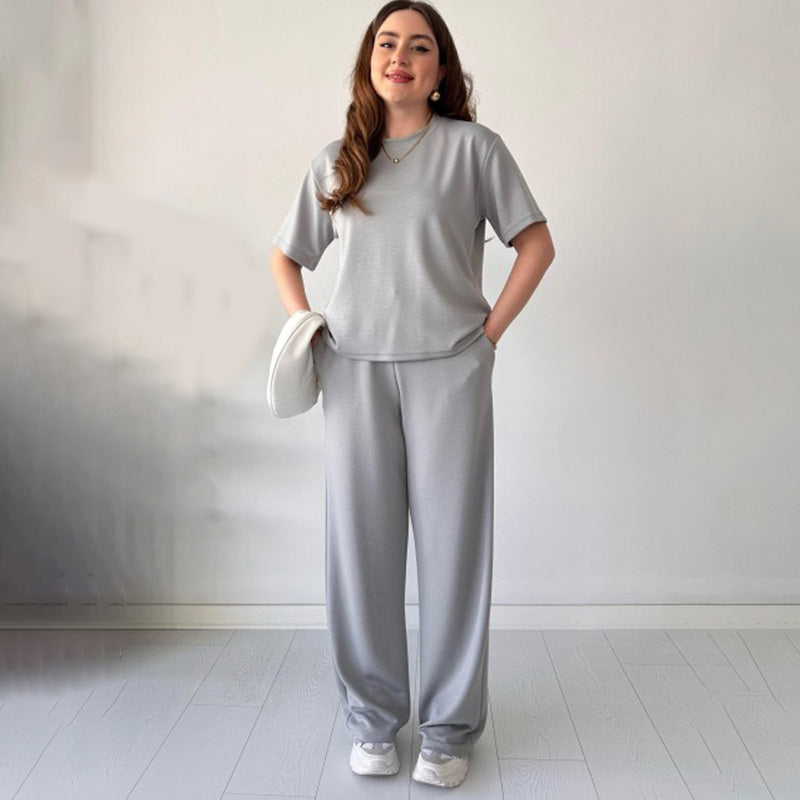 Lässiges Set aus Oberteil mit Rundhalsausschnitt und Hose mit Kordelzug