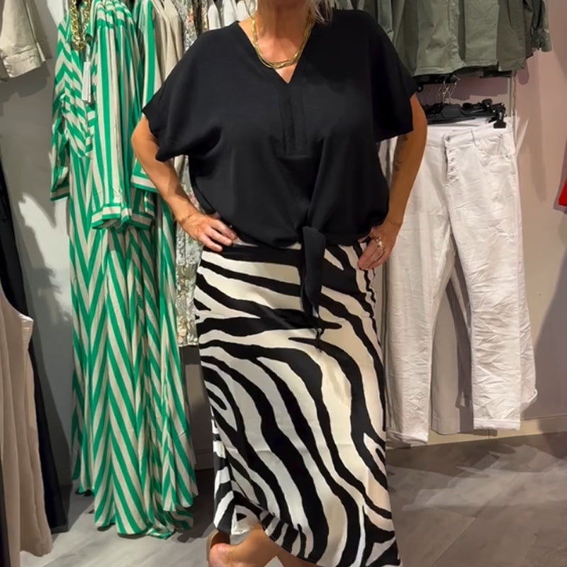 Lässiges Damen-Set aus Bluse mit Knoten vorne und Midirock