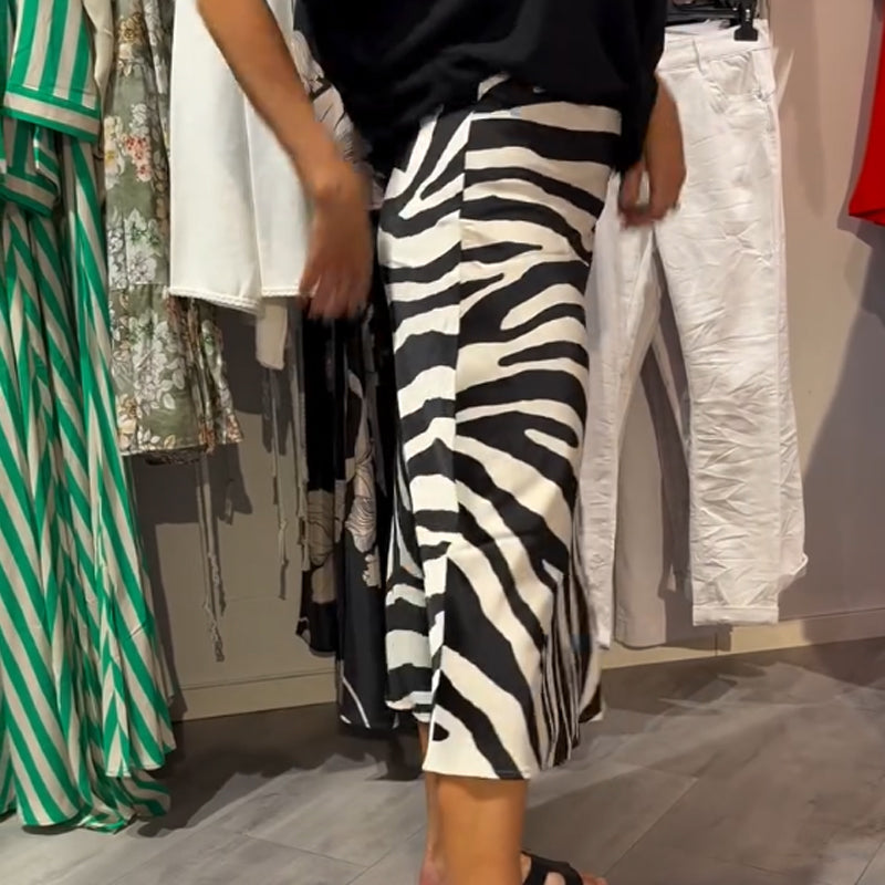 Lässiges Damen-Set aus Bluse mit Knoten vorne und Midirock