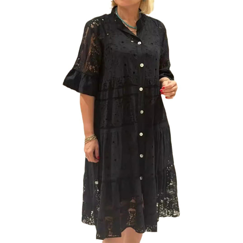 Damenkleid mit Spitze und Knöpfen