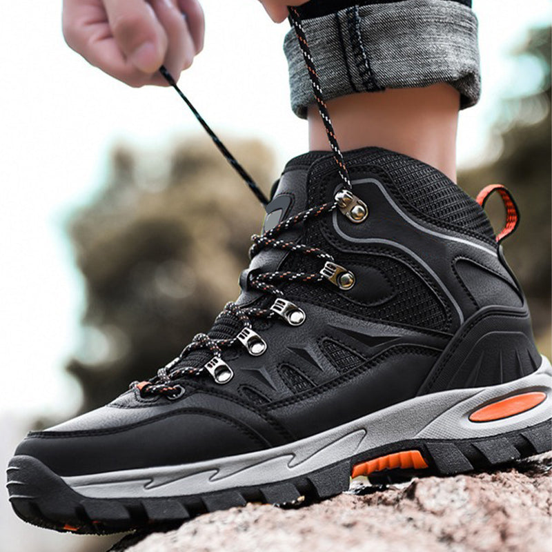 Hohe, leichte und rutschfeste Wanderschuhe