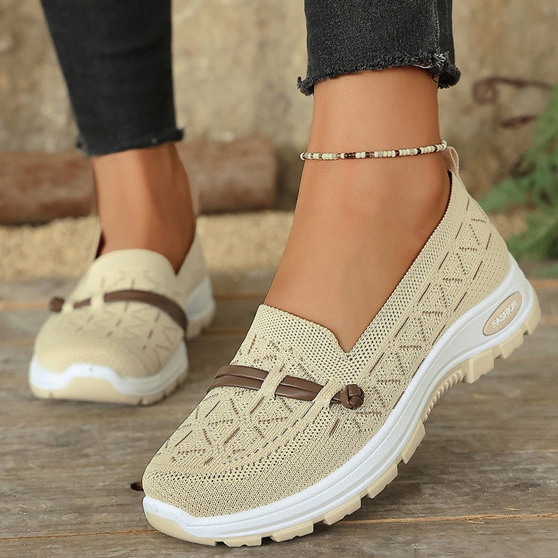 Flache Slipper aus atmungsaktivem Strick für Damen