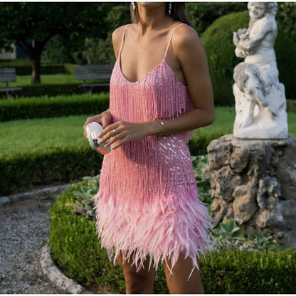 Damenkleid mit Federfransen und Pailletten-Spaghettiträgern