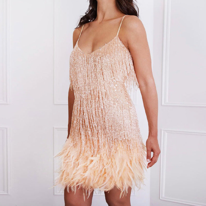 Damenkleid mit Federfransen und Pailletten-Spaghettiträgern