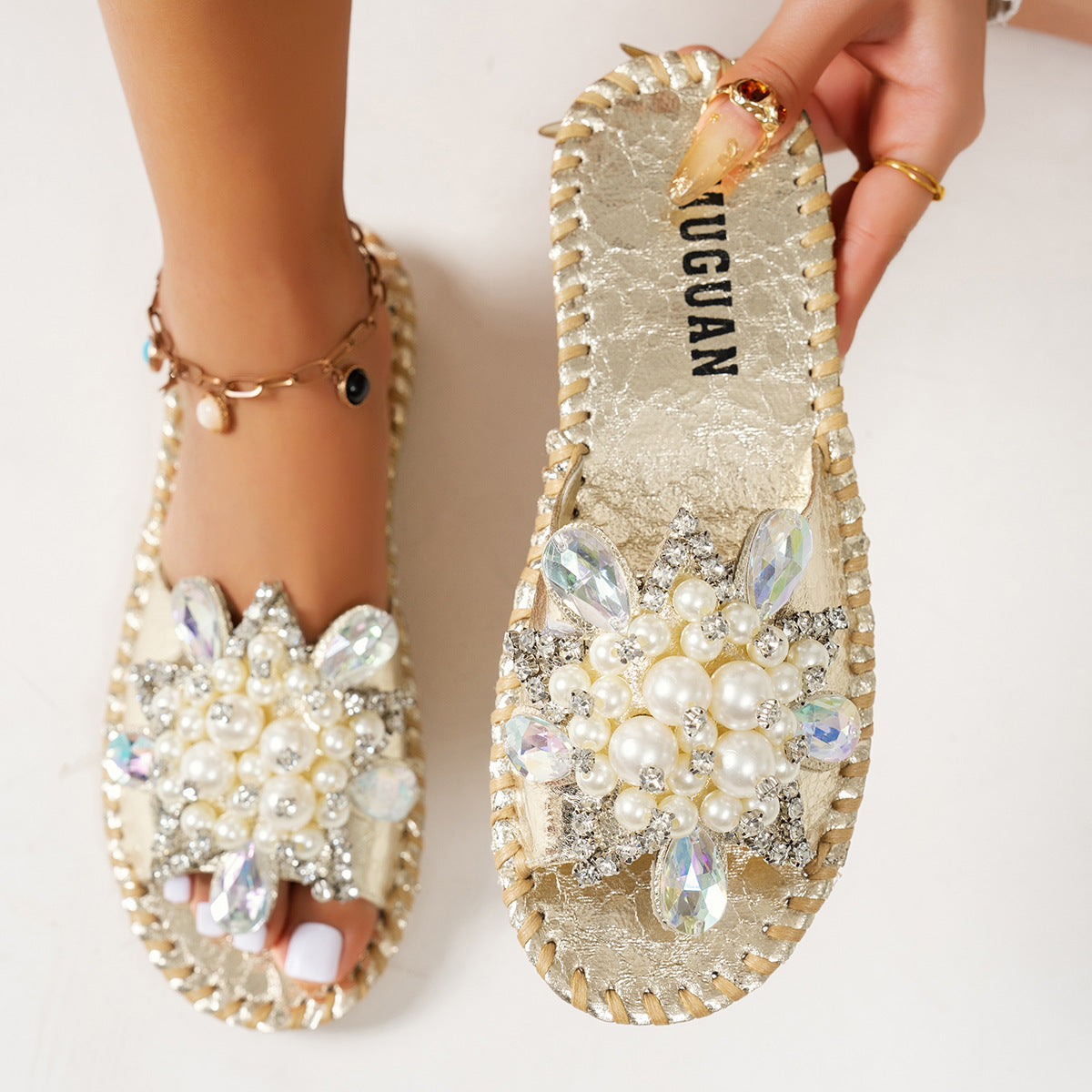 Damen-Pantoletten mit Perlen- und Strass-Verzierung