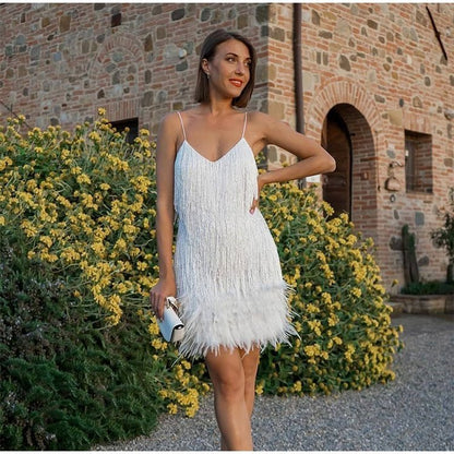 Damenkleid mit Federfransen und Pailletten-Spaghettiträgern