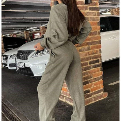 Zweiteiliges Set aus gestrickter Button-Down-Jacke und Hose für Damen