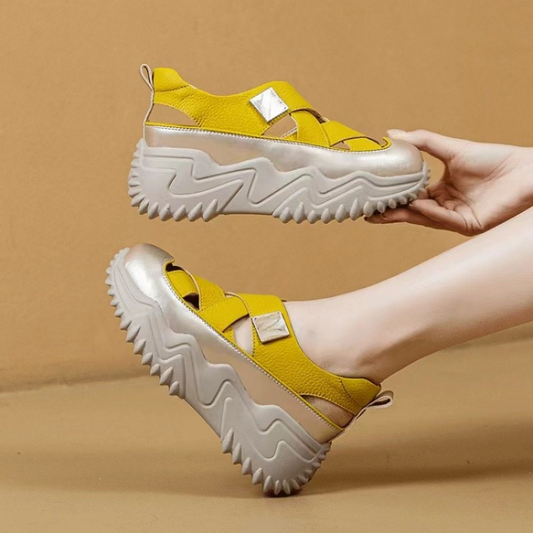 Hohle Damensandalen mit dicker Sohle