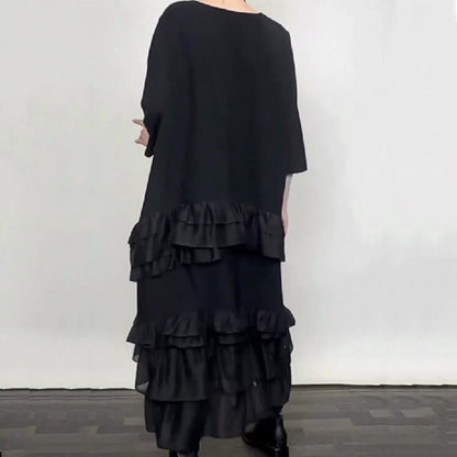 Übergroßes, fließendes Kleid mit Rüschen und Lagen