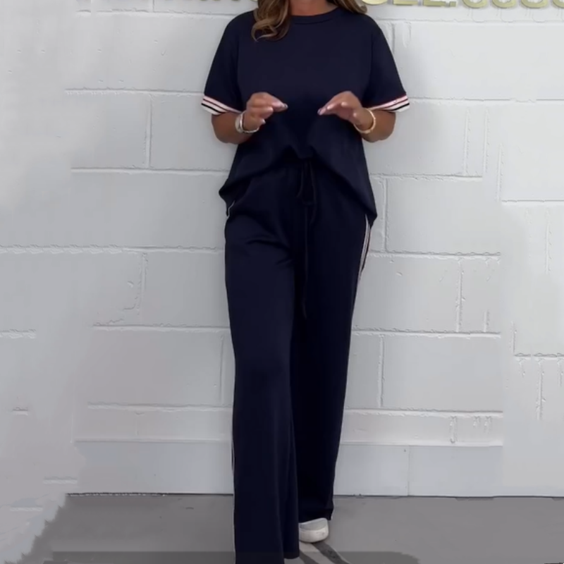 Kurzärmeliges T-Shirt mit Seitenstreifen und Jogginghose mit weitem Bein