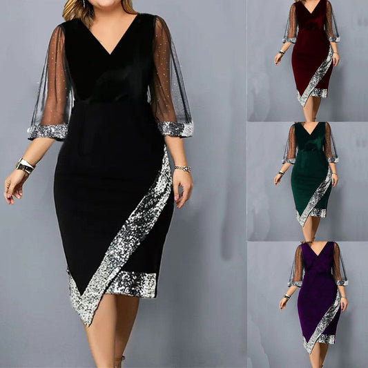 Kleid mit transparenten Mesh-Ärmeln und asymmetrisch platzierten Pailletten