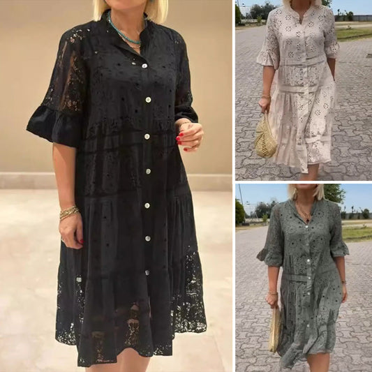 Damenkleid mit Spitze und Knöpfen