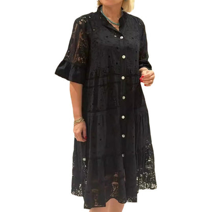 Damenkleid mit Spitze und Knöpfen