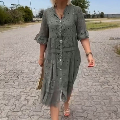 Damenkleid mit Spitze und Knöpfen