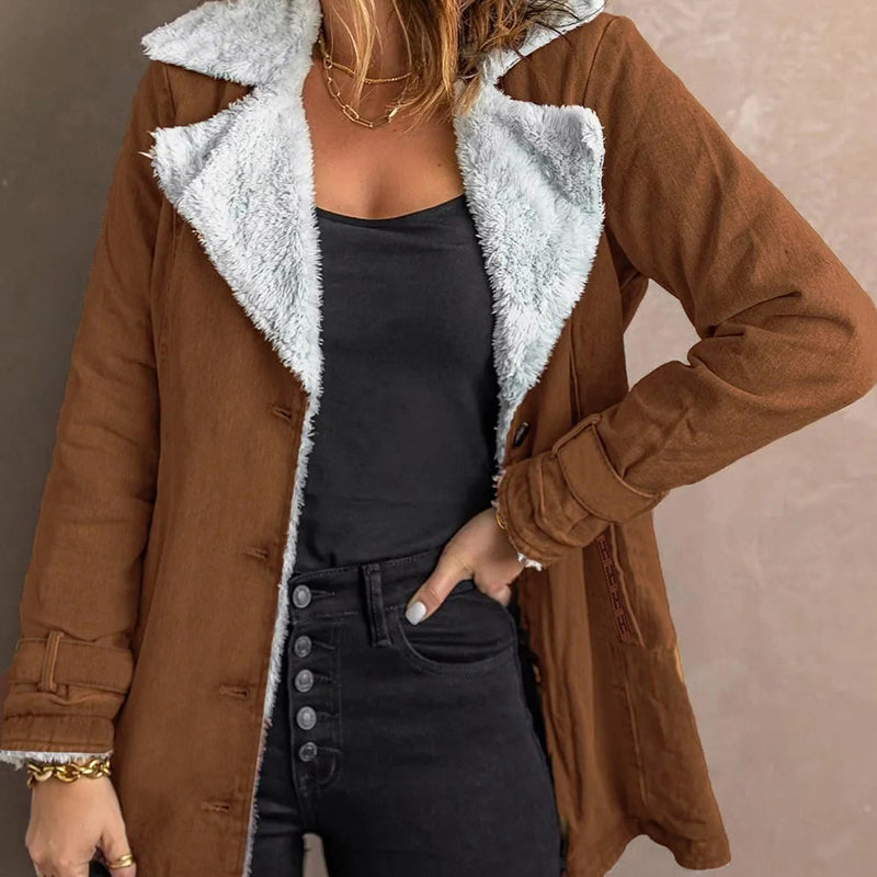 Schicke, warme Damenjacke mit Reverskragen