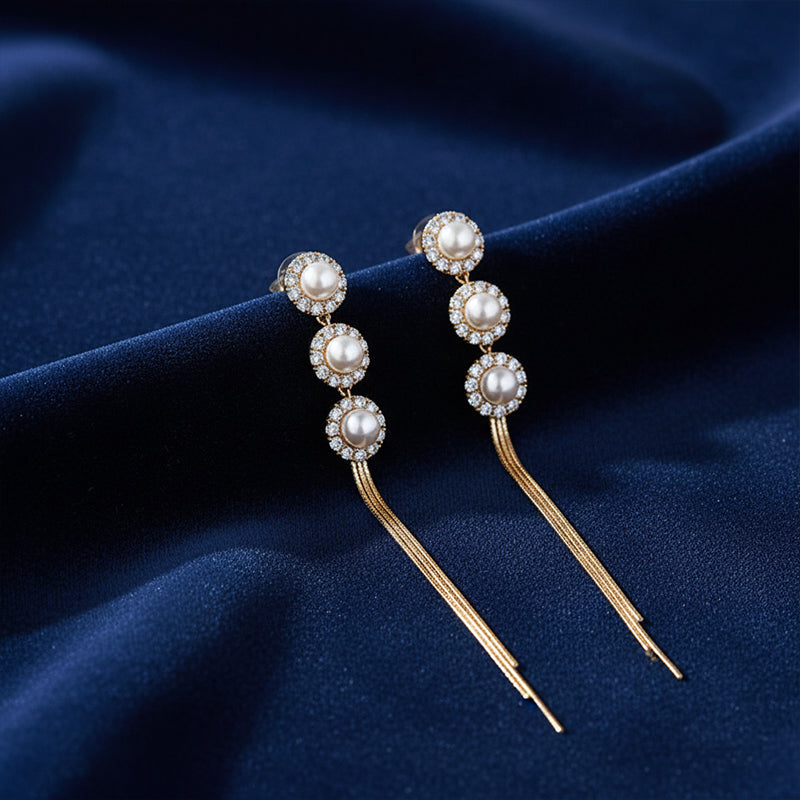 Elegante lange Ohrringe mit Quasten und Kunstperlen
