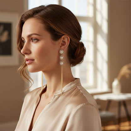 Elegante lange Ohrringe mit Quasten und Kunstperlen