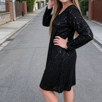 Funkelndes Minikleid mit V-Ausschnitt und Flauschoptik