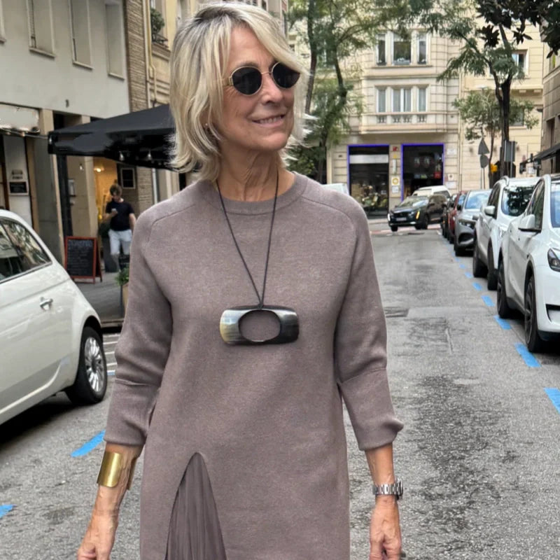 Elegantes Strick-Midikleid für Damen mit Seitenschlitz