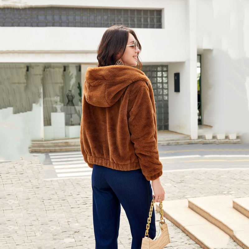 Kurze Kapuzenjacke aus Kunstfell für Damen