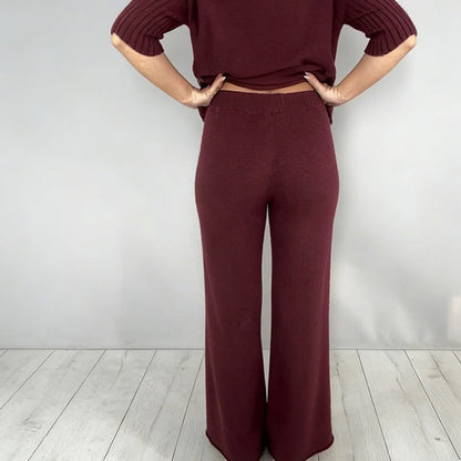 Damen-Set aus hochgeschlossenem Oberteil mit halben Ärmeln und Hose