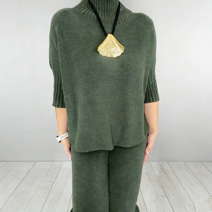 Damen-Set aus hochgeschlossenem Oberteil mit halben Ärmeln und Hose