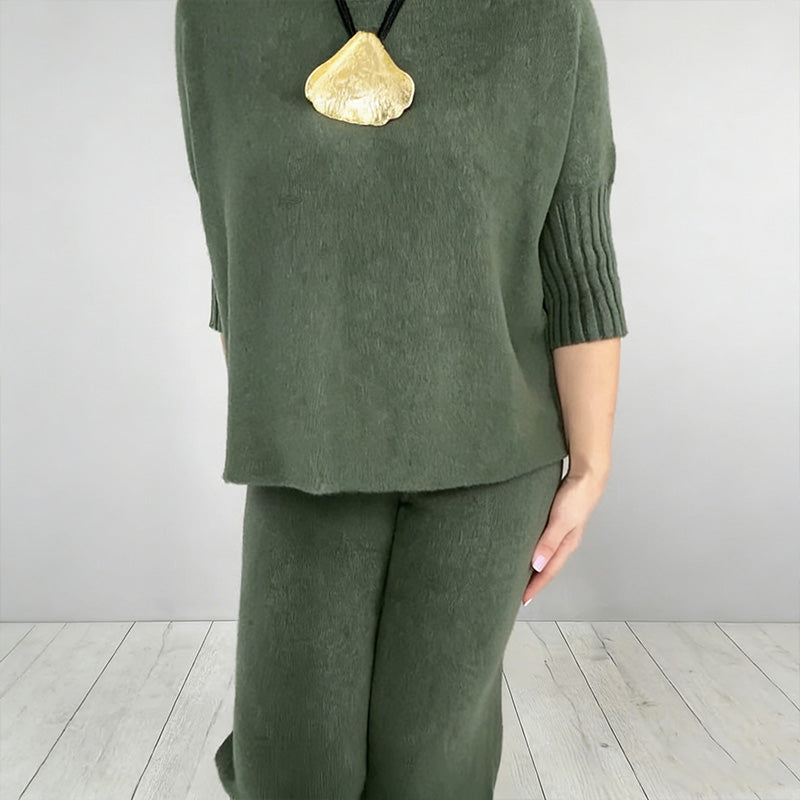 Damen-Set aus hochgeschlossenem Oberteil mit halben Ärmeln und Hose