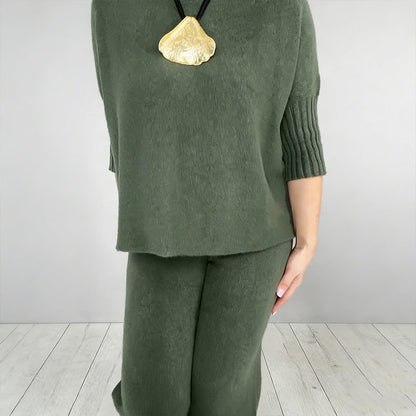 Damen-Set aus hochgeschlossenem Oberteil mit halben Ärmeln und Hose