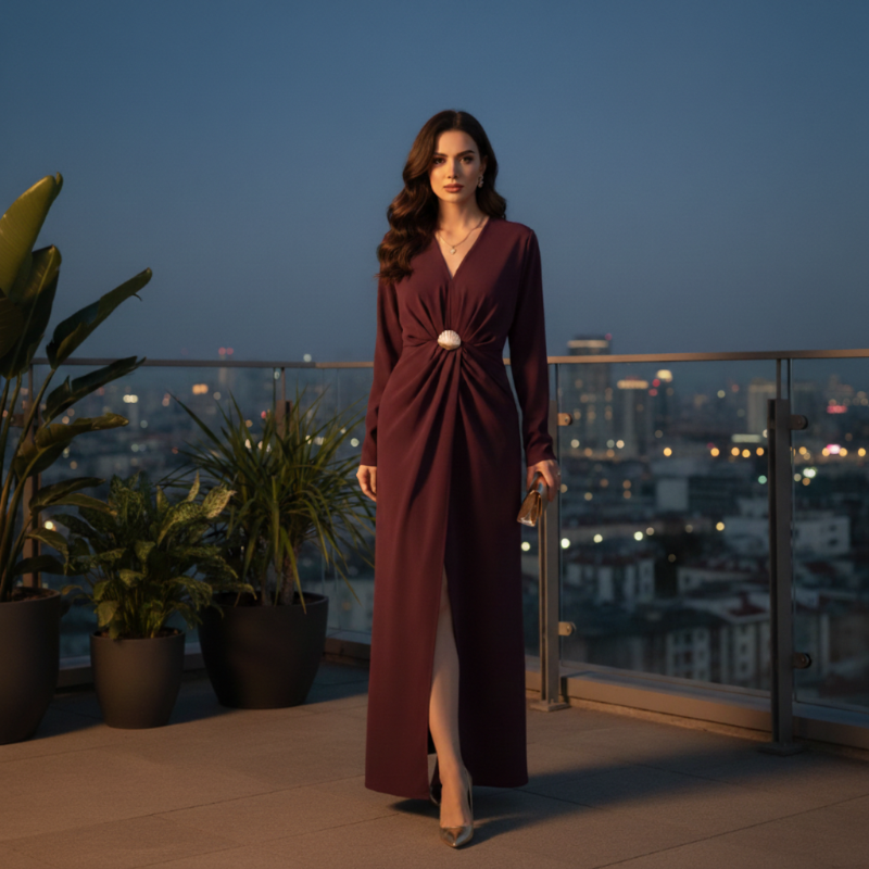 Elegantes Maxikleid mit V-Ausschnitt und Rüschen