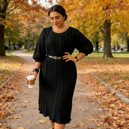 Damenkleid mit 3/4-Ärmeln, Falten und Gürtel