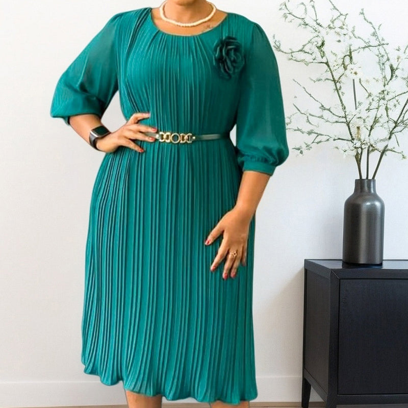 Damenkleid mit 3/4-Ärmeln, Falten und Gürtel