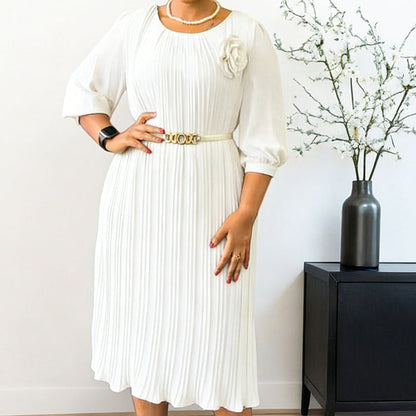 Damenkleid mit 3/4-Ärmeln, Falten und Gürtel