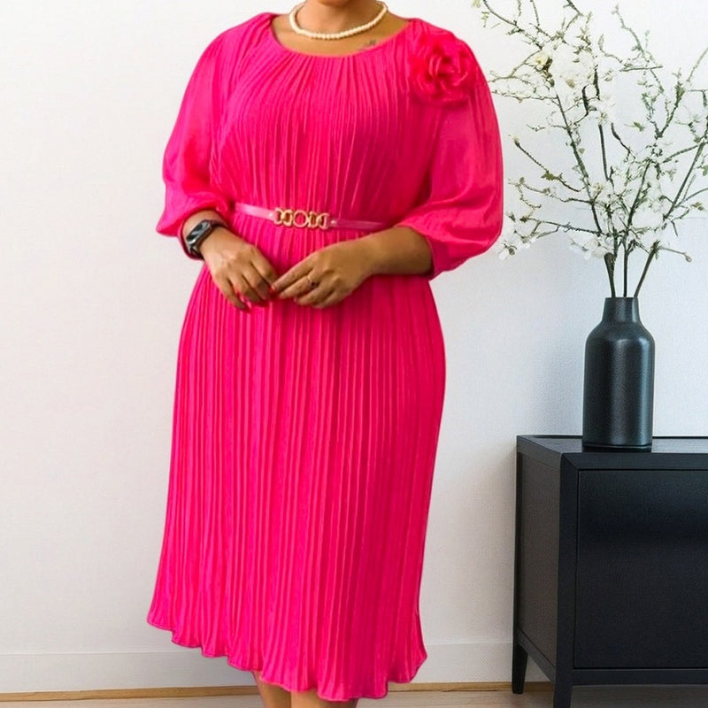 Damenkleid mit 3/4-Ärmeln, Falten und Gürtel