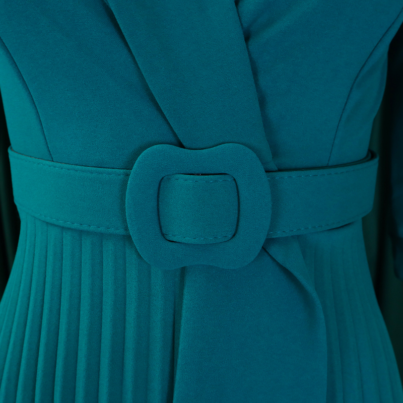 Elegantes Kleid mit V-Ausschnitt, Falten und Gürtel