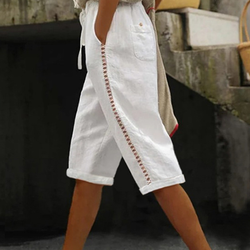 Sommerhose für Damen in Capri-Länge mit Spitzendetails