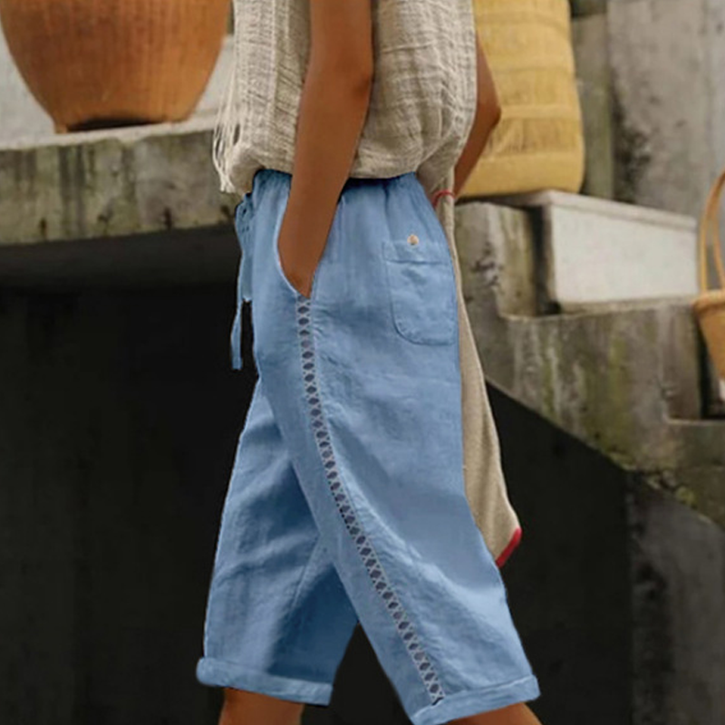 Sommerhose für Damen in Capri-Länge mit Spitzendetails