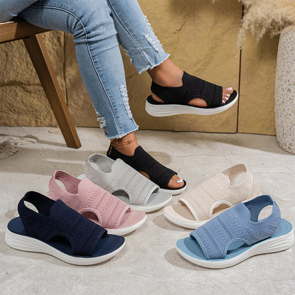 Atmungsaktive Plateau-Sandalen aus Strick für Damen