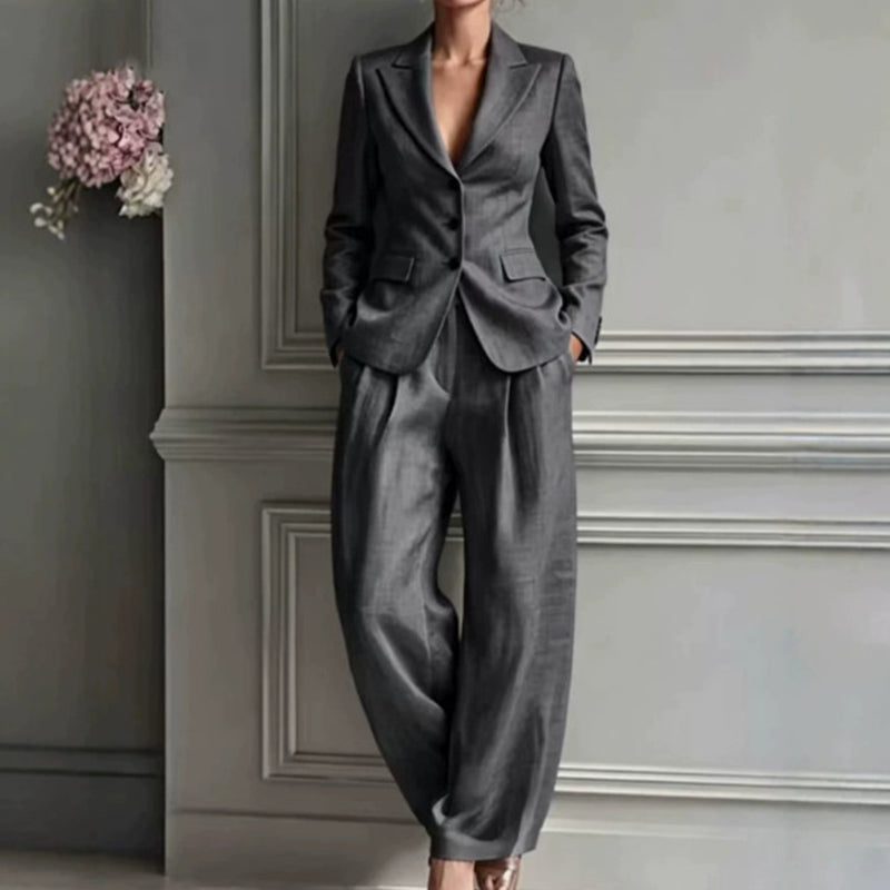 Zweiteiliger Freizeitanzug für Damen aus Blazer und Hose