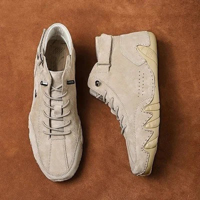 Hohe italienische Wildlederstiefel mit Klettverschluss – maskuliner Charme, lässiger Chic