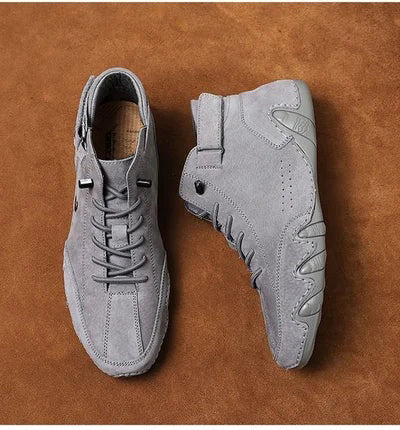 Hohe italienische Wildlederstiefel mit Klettverschluss – maskuliner Charme, lässiger Chic